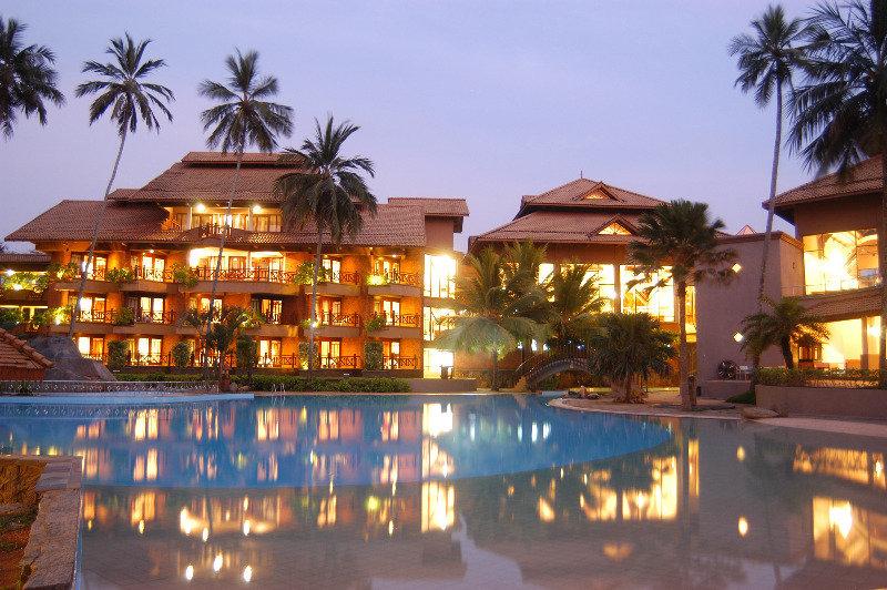 Royal Palms Beach Hotel Kalutara Buitenkant foto