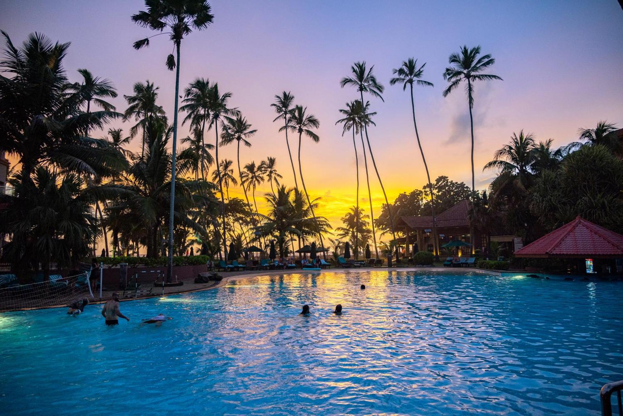 Royal Palms Beach Hotel Kalutara Buitenkant foto