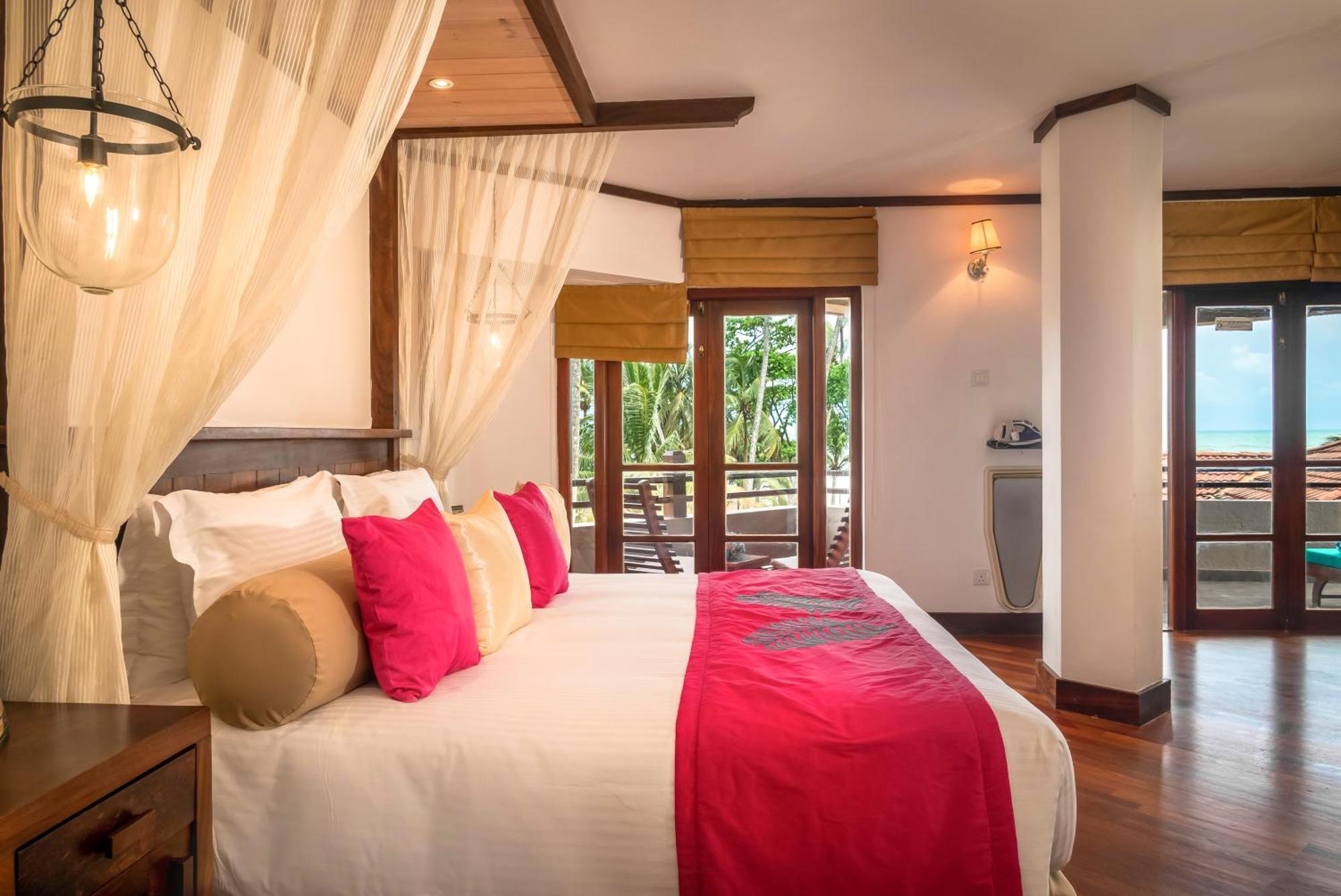 Royal Palms Beach Hotel Kalutara Buitenkant foto