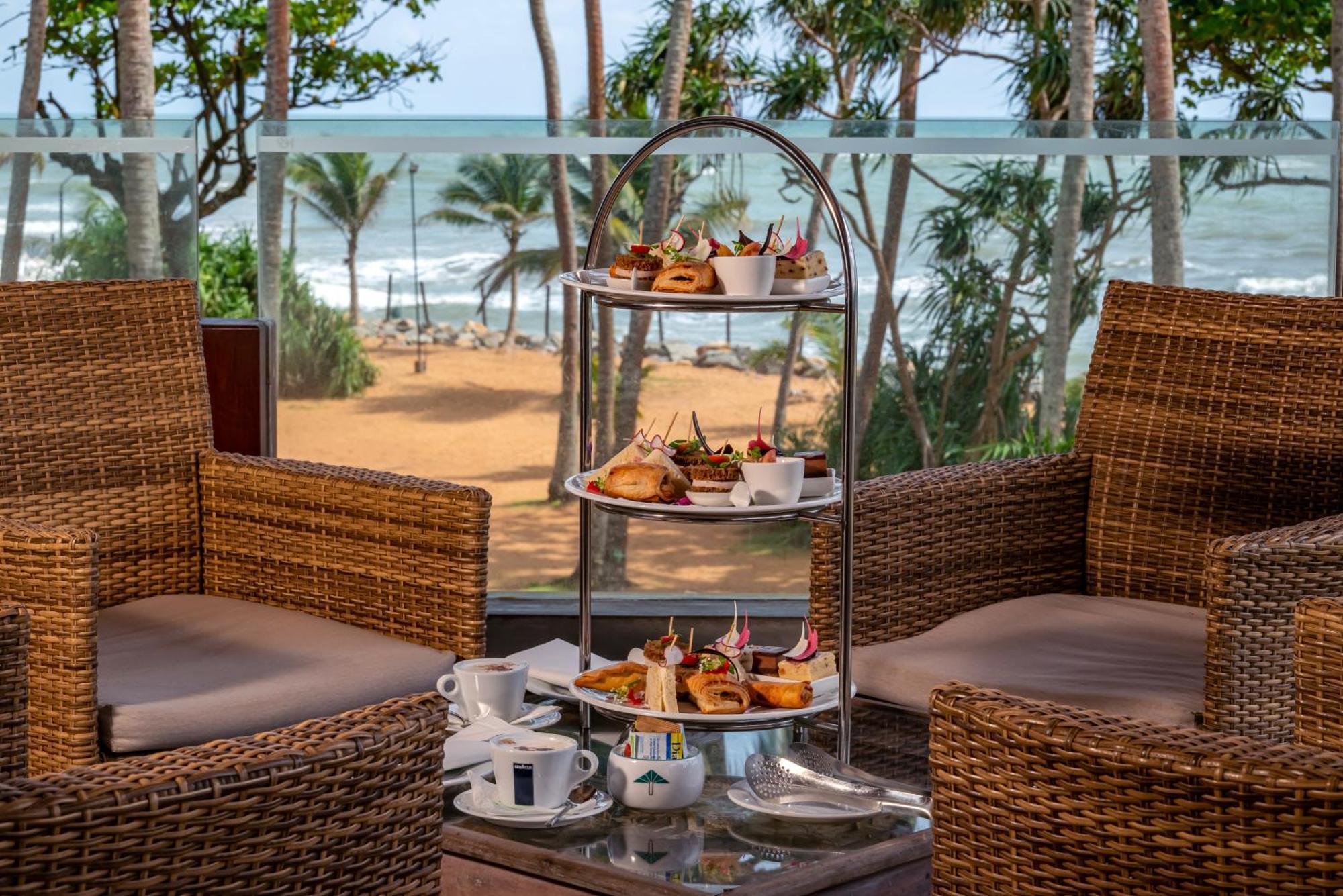Royal Palms Beach Hotel Kalutara Buitenkant foto
