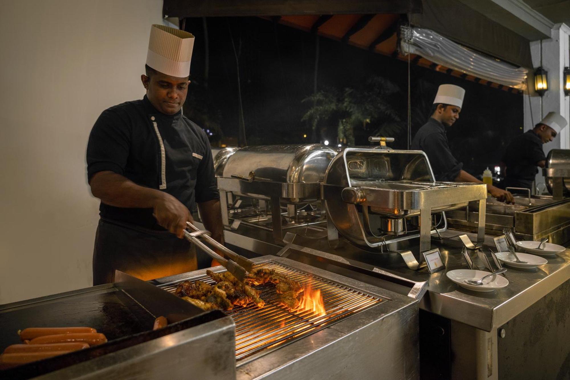 Royal Palms Beach Hotel Kalutara Buitenkant foto