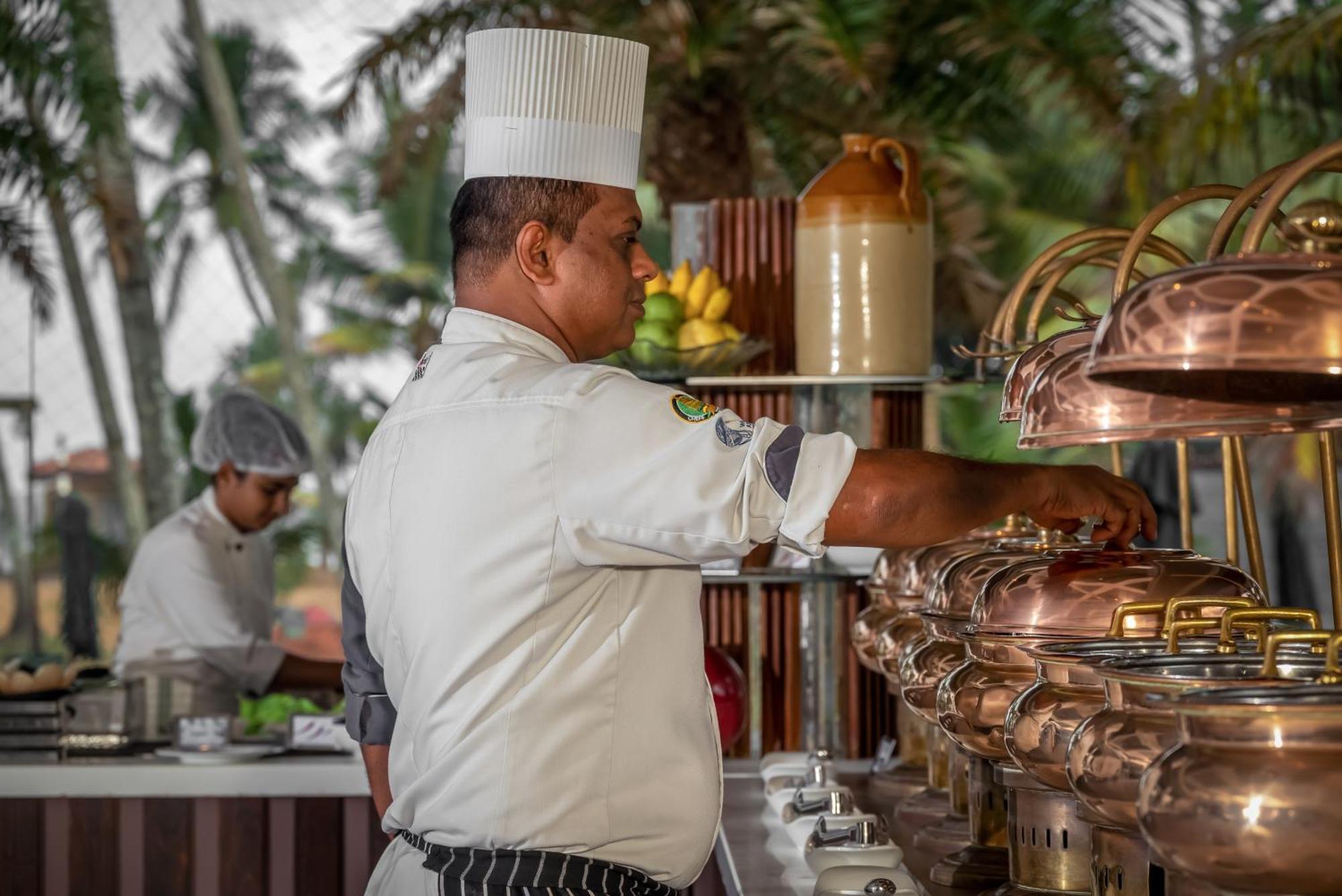 Royal Palms Beach Hotel Kalutara Buitenkant foto