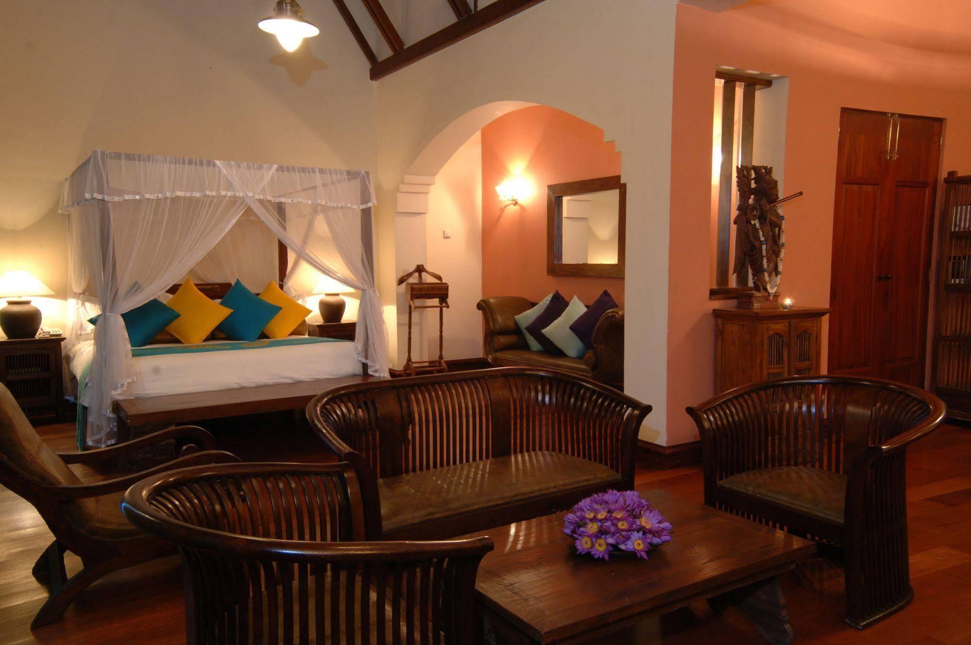 Royal Palms Beach Hotel Kalutara Buitenkant foto